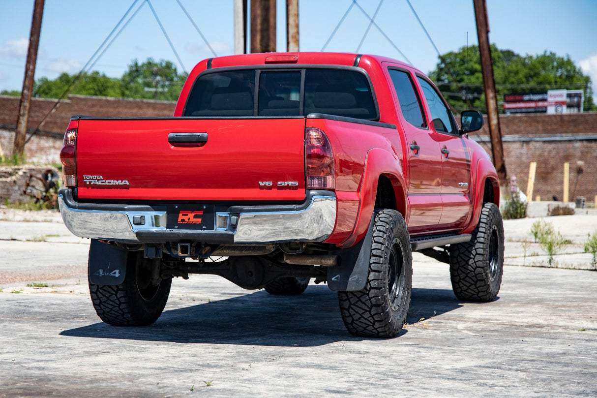 Fits Toyota Tacoma 4WD (2005-2023) 3.5 Inch Lift Kit; UCA; M1 Struts; 74240RED