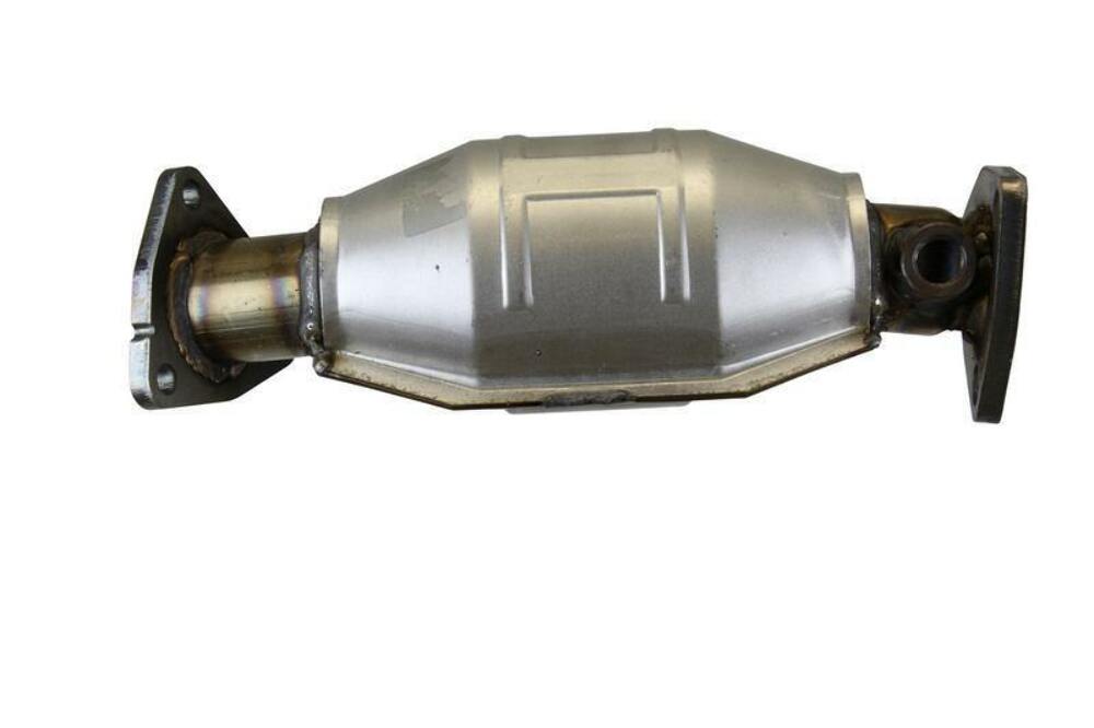 direct-fit catalytic converter fits 1999-2003 Nissan Frontier 3.3L and 1999-2003 Nissan Frontier 3.3L V6 rear Federal EPA with gaskets 7713290 Schultz