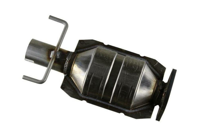 direct-fit catalytic converter fits 1995-2002 Lincoln Continental 4.6L and 1995-2002 Lincoln Continental 4.6L V8 Federal EPA no gasket included 7713350 Schultz