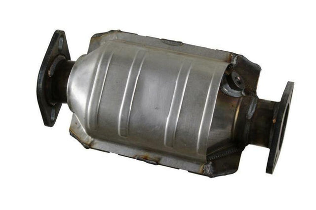 direct-fit catalytic converter fits 1995-1996 200SX 1.6L and 1995-1996 Nissan 200SX 1.6L L4 rear front Federal EPA with gaskets 7713355 Schultz