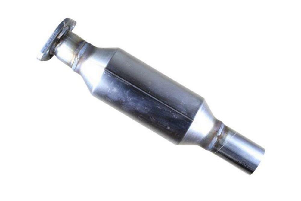 direct-fit catalytic converter fits 2012-2017 Ford Focus 2L and 2012-2017 Ford Focus 2L L4 rear front Federal EPA gasket included 7718028 Schultz